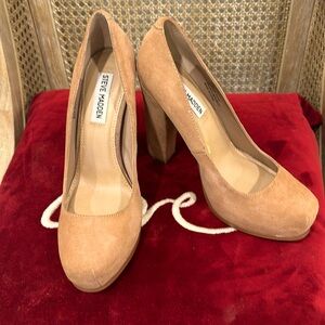 Steve Madden Neutral 4inch rounded toe.worn  worn twice.Excellent condition.